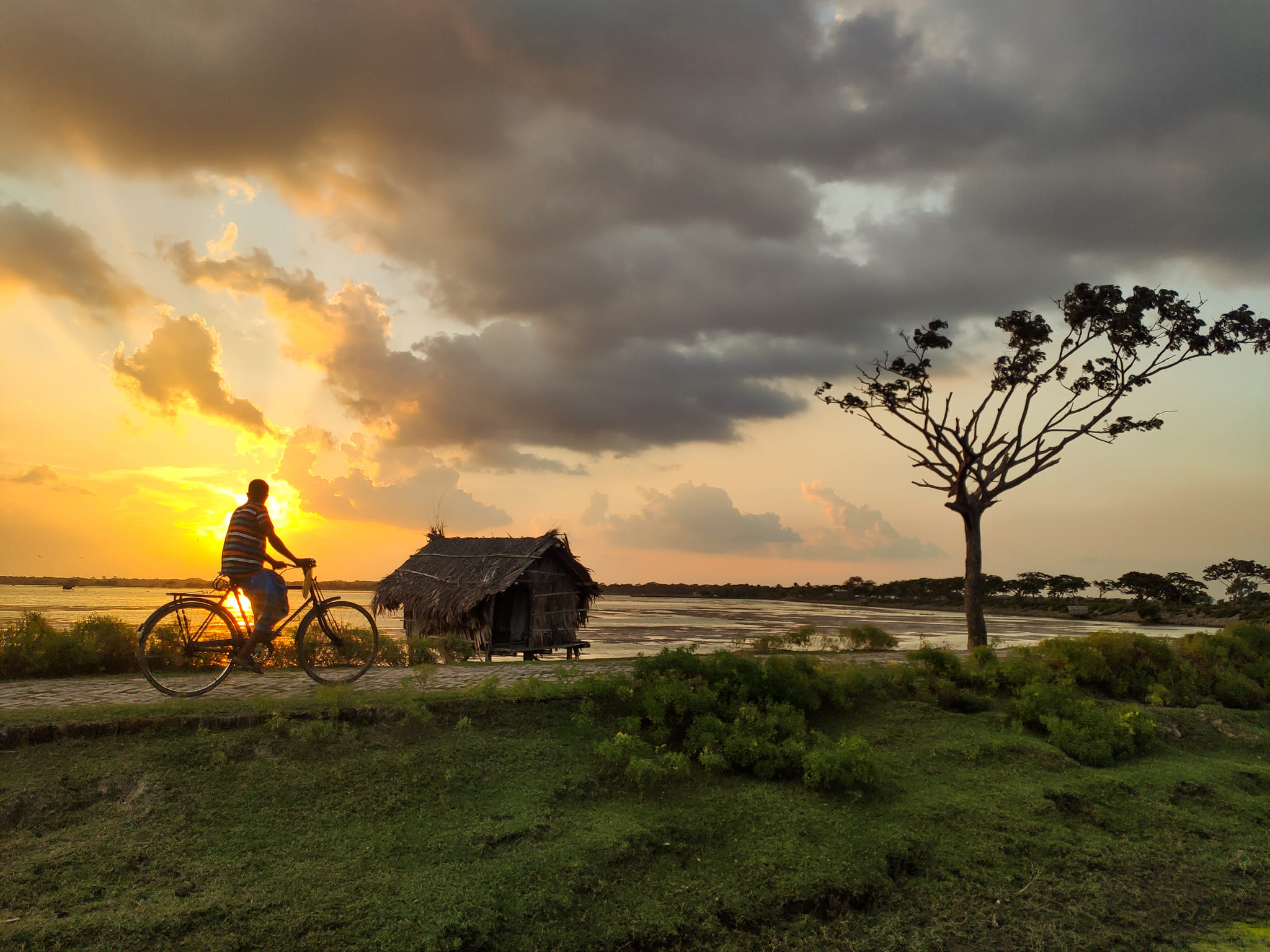 নদীর বাঁকে