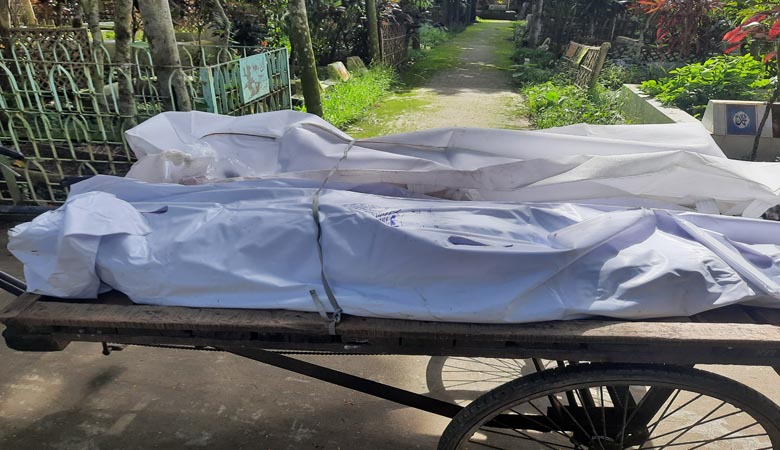 চাঁদপুরে রেলে কাটা ২টি বেওয়ারিশ লাশ উদ্ধার এবং দাফন