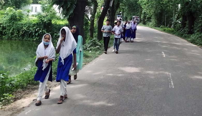 গৃহবন্দিত্ব থেকে অভিভাবকদের সাথে সাথে শিক্ষার্থীরাও মুক্তি চাইছেন