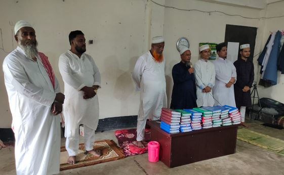 ঘনিয়া ছাইদিয়া এতিমখানায় কোরআন শরীফ বিতরণ