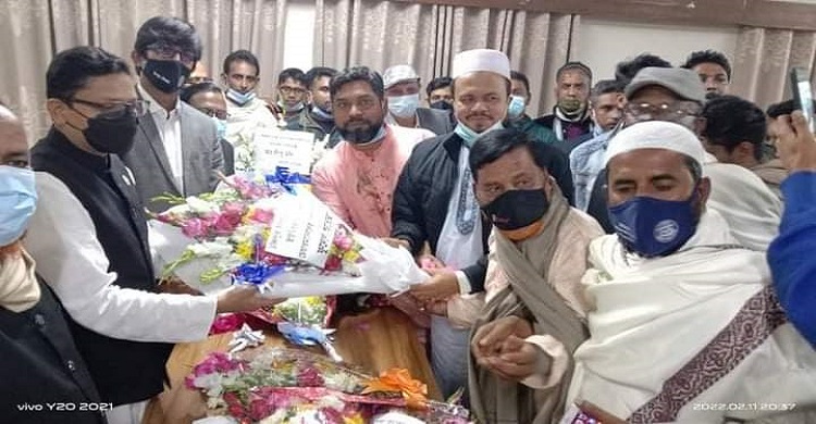 চাঁদপুর সদর উপজেলার ইউপি চেয়ারম্যানদের পক্ষ থেকে আইসিটি প্রতিমন্ত্রীকে ফুলেল শুভেচ্ছা