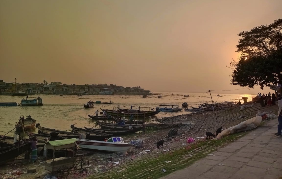 ব্যস্ত ডাকাতিয়া..