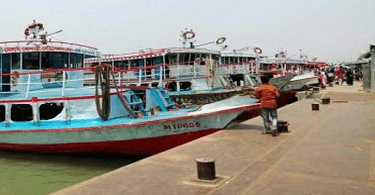 চাঁদপুর-নারায়ণগঞ্জ রূটে লঞ্চ চলাচল বন্ধ, যাত্রী দুর্ভোগ চরমে