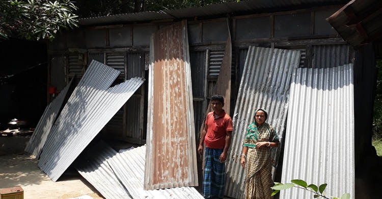 কচুয়ায় কালবৈশাখী ঝড়ে নিরীহ পরিবারের বসতঘর লন্ডভন্ড