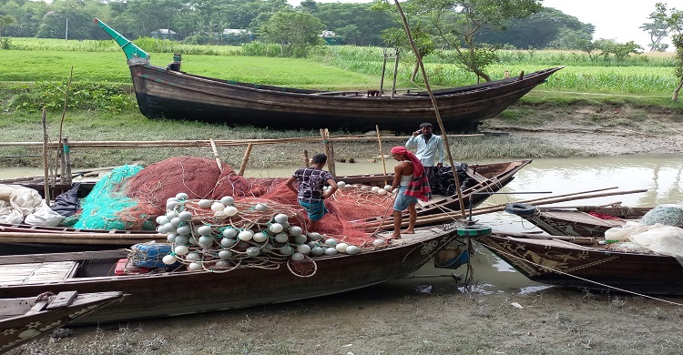১ মে থেকে নদীতে মাছ ধরবে জেলেরা