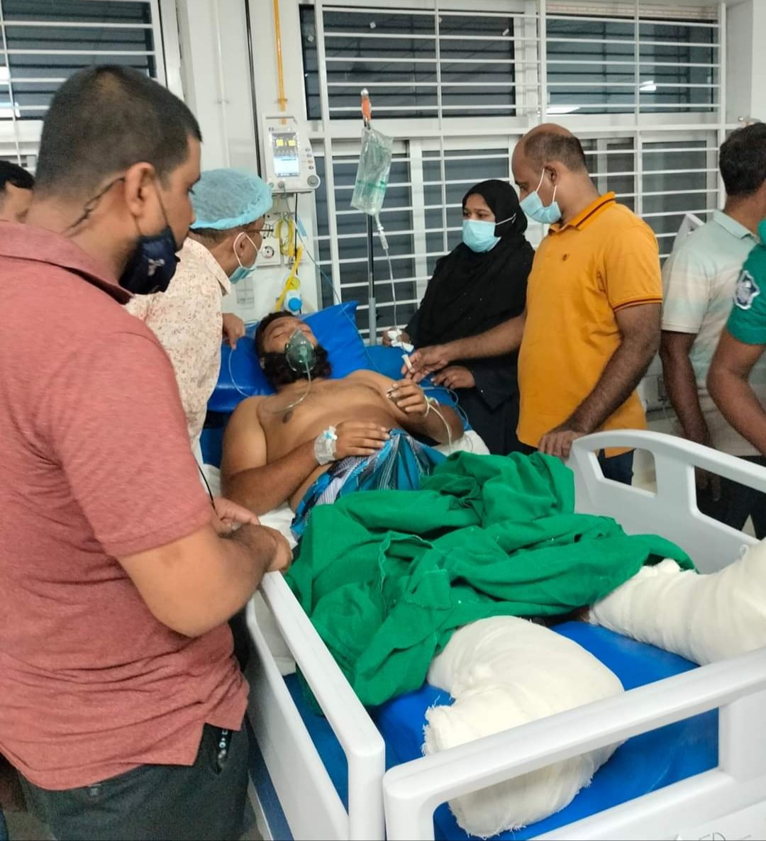 সীতাকুণ্ডে অগ্নিকাণ্ডের ঘটনায় মতলব উত্তরের পুলিশ সদস্য কামরুল দগ্ধ