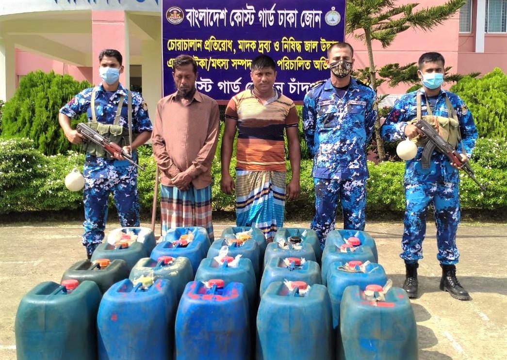 মেঘনা নদীতে ৮০০ লিটার চোরাই ডিজেল তেল জব্দ, আটক ২