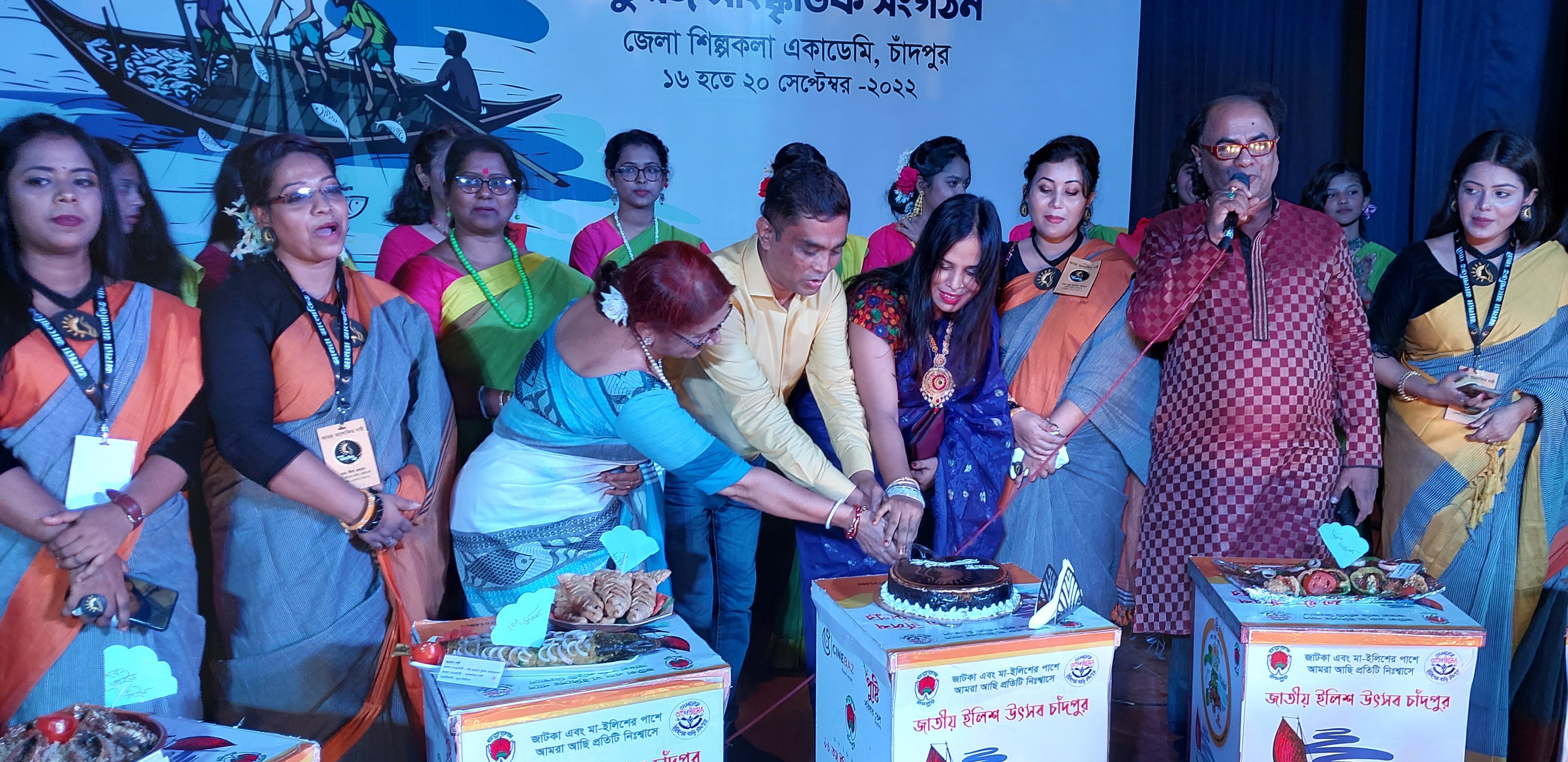 আলোকিত নারীর ইলিশ রেসিপি প্রদর্শন