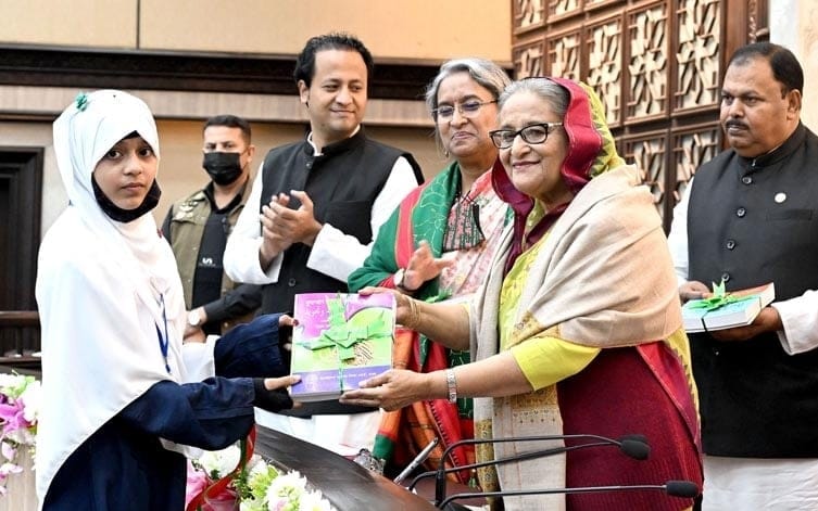 বিনামূল্যে পাঠ্যপুস্তক বিতরণ উদ্বোধন করেছেন প্রধানমন্ত্রী