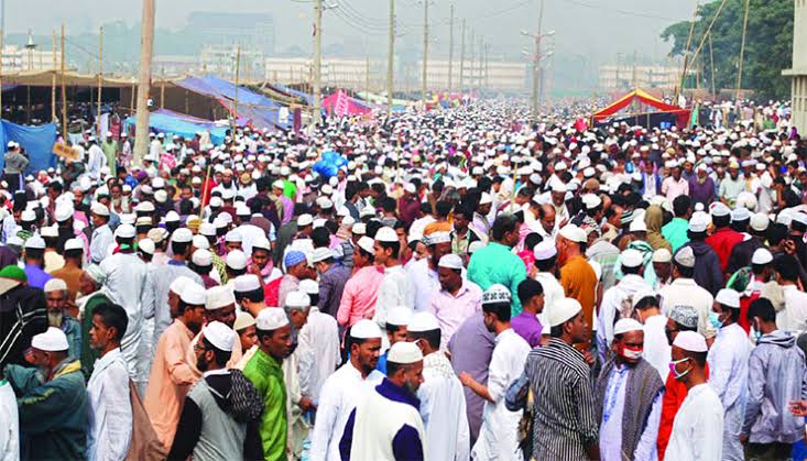 আল্লাহু আকবার ধ্বনিতে মুখরিত বিশ্ব ইজতেমা ময়দান