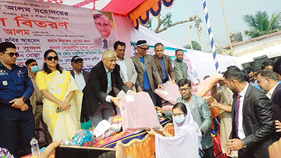 প্রধানমন্ত্রী শেখ হাসিনার যোগ্য নেতৃত্বে উন্নয়নের রোল মডেলে বাংলাদেশ