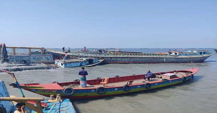 মেঘনা নদীতে অবৈধভাবে বালু উত্তোলনে ১ লাখ হাজার টাকা জরিমানা