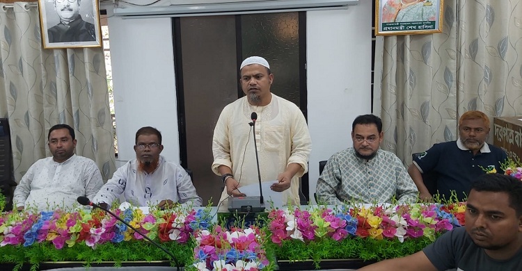 হাজীগঞ্জ পৌর মেয়র ও কাউন্সিলের বিরুদ্ধে মিনু