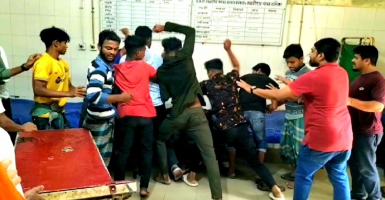 বিদ্যুৎপৃষ্টে নিহতদের লাশ নিতে বাধা দেয়ায় হাসপাতালে কিশোর গ্যাংয়ের হামলা