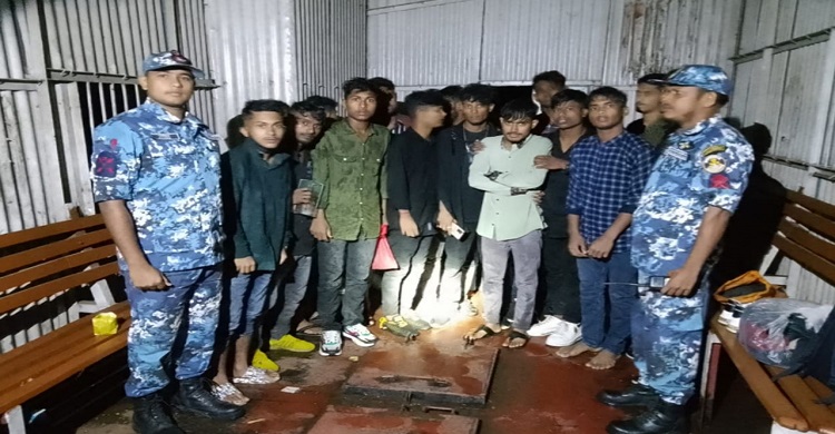 মতলব চরে আটকেপড়া ২২ শিক্ষার্থীসহ ৮০ পর্যটককে উদ্ধার করলো কোস্টগার্ড