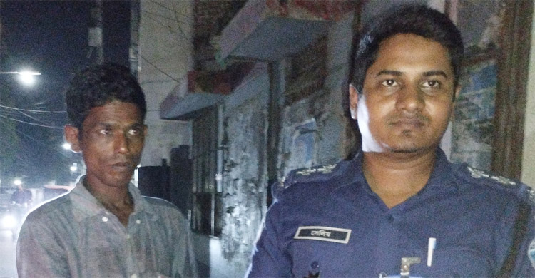 বঙ্গবন্ধু ও প্রধানমন্ত্রীর ছবি ছিড়ে ফেলা যুবককে আটক