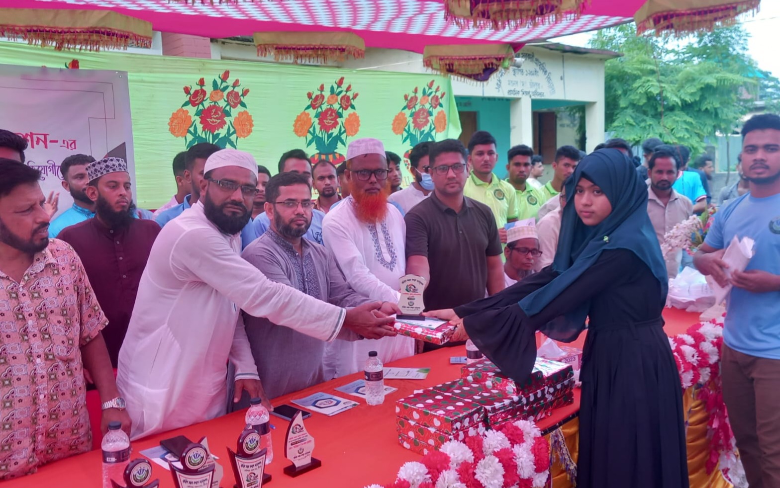 মতলব দক্ষিণে অনির্বাণ সমাজকল্যাণ ফাউন্ডেশনের কৃতি শিক্ষার্থী সংবর্ধনা