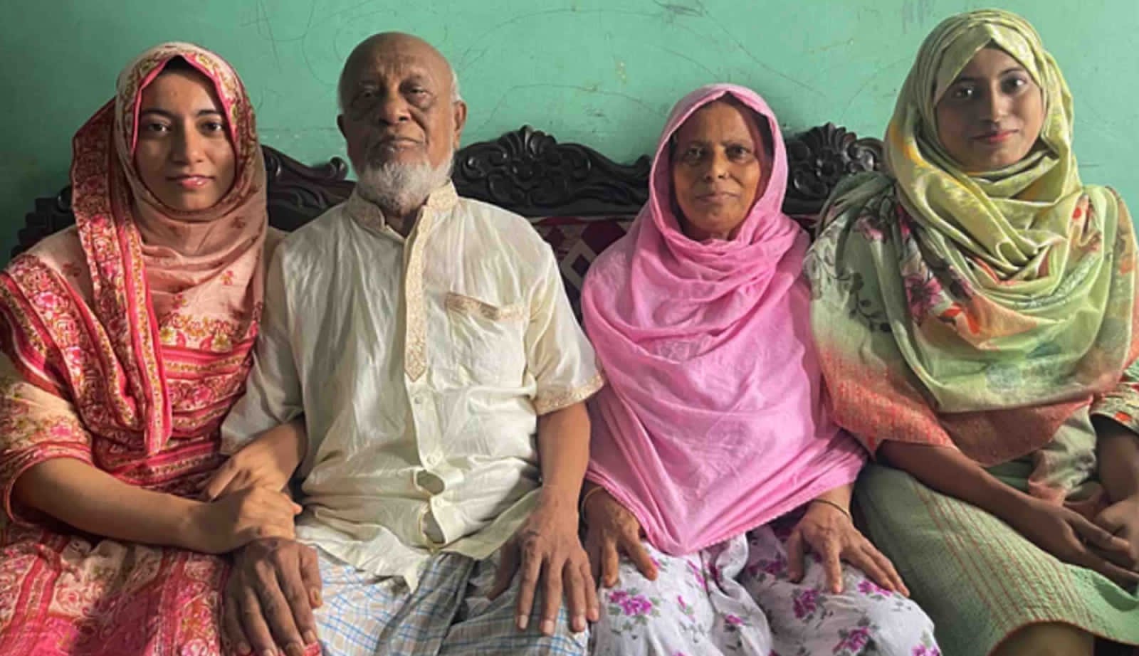 বিসিএস ক্যাডার হচ্ছেন হাজীগঞ্জের ২ বোান জান্নাত আর জান্নাতুল