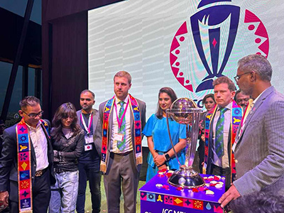 আইসিসি ক্রিকেট বিশ্বকাপ ট্রফি উন্মোচিত হলো প্যারিসের আইফেল টাওয়ারে