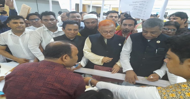 মনোনয়ন ফরম সংগ্রহ করলেন নাছির উদ্দিন আহমেদ