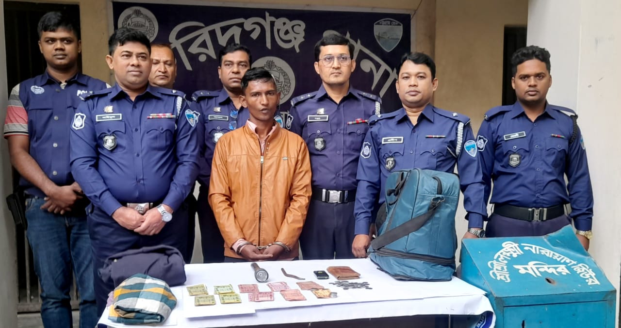 থানায় মামলা করতে এসে মন্দিরে চুরি