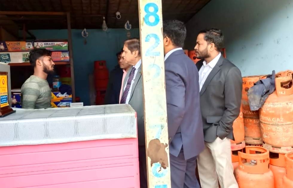 সিলিন্ডার গ্যাসের দাম বাড়তি রাখায় ৩ প্রতিষ্ঠানকে জরিমানা