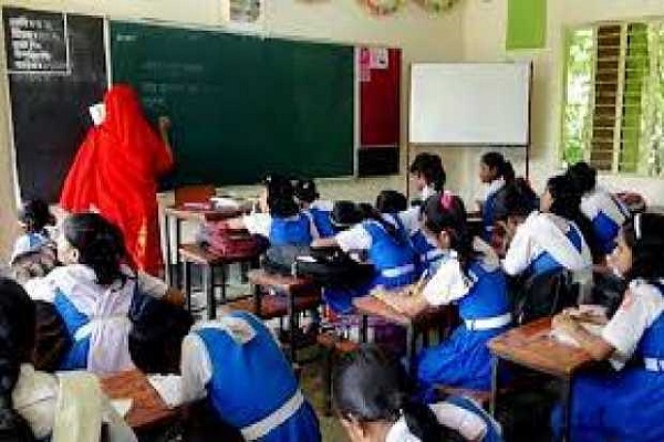 তীব্র শীতে সরকারি প্রাথমিক বিদ্যালয়ে ক্লাস পিছিয়ে ১০টায়