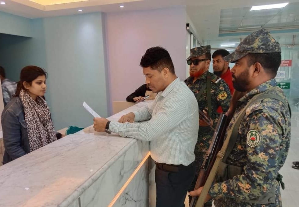 চাঁদপুরে হোমিও দোকান ও ডেন্টাল ক্লিনিকে ভোক্তার অভিযান ও জরিমানা