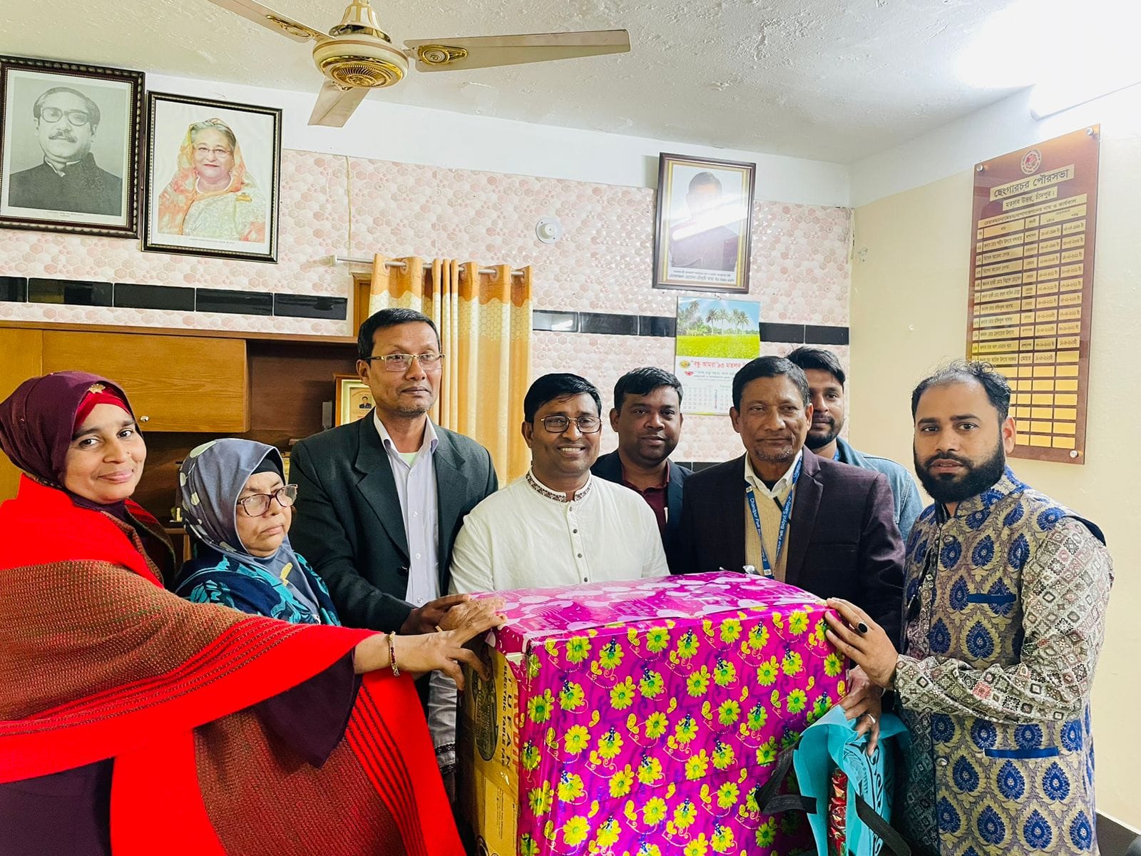 নিয়মিত বিদ্যুৎ বিল পরিশোধ করায় পুরুস্কার পেলেন ছেংগারচর পৌর মেয়র আরিফ উল্লাহ সরকার