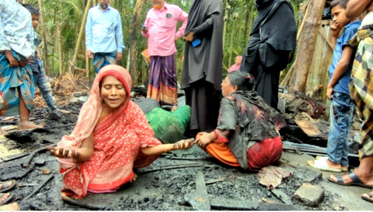 ফরিদগঞ্জে অগ্নিকাণ্ডে ৩টি বসতঘর ও ১টি ব্যবসা প্রতিষ্ঠান পুড়ে ছাই