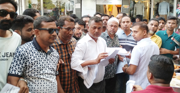 ভোট বর্জনের আহ্বান জানিয়ে চাঁদপুর জেলা যুবদলের লিফলেট বিতরণ