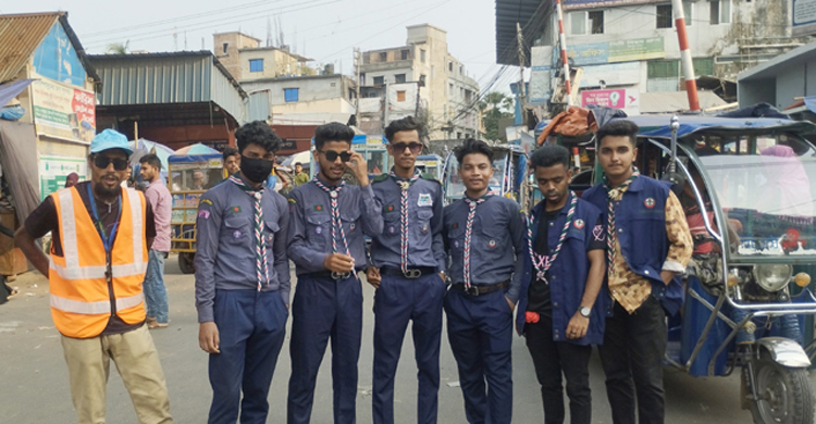 কোরবানি ঈদেও শহরের যানজট নিরসনে মাঠে নামিয়েছেন স্বেচ্ছাসেবী স্কাউট
