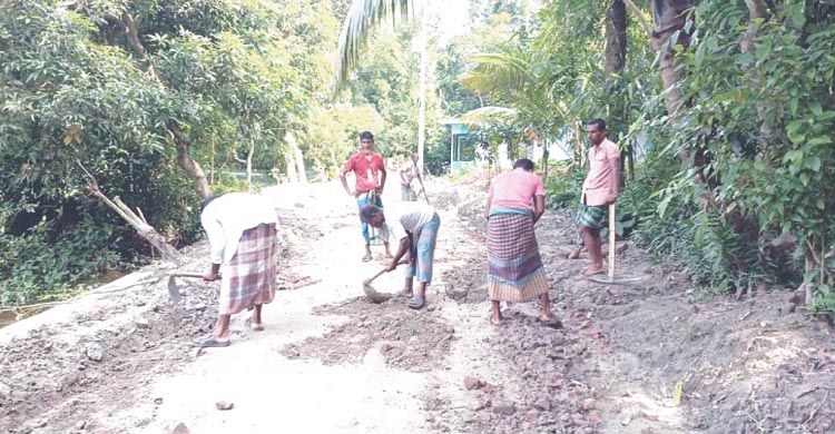 ঠিকাদার যখন প্রভাবশালী-