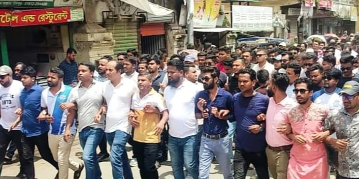 ১৫ আগস্ট ঘিরে চাঁদপুরের রাজপথ বিএনপি আর বৈষম্যবিরোধীদের দখলে