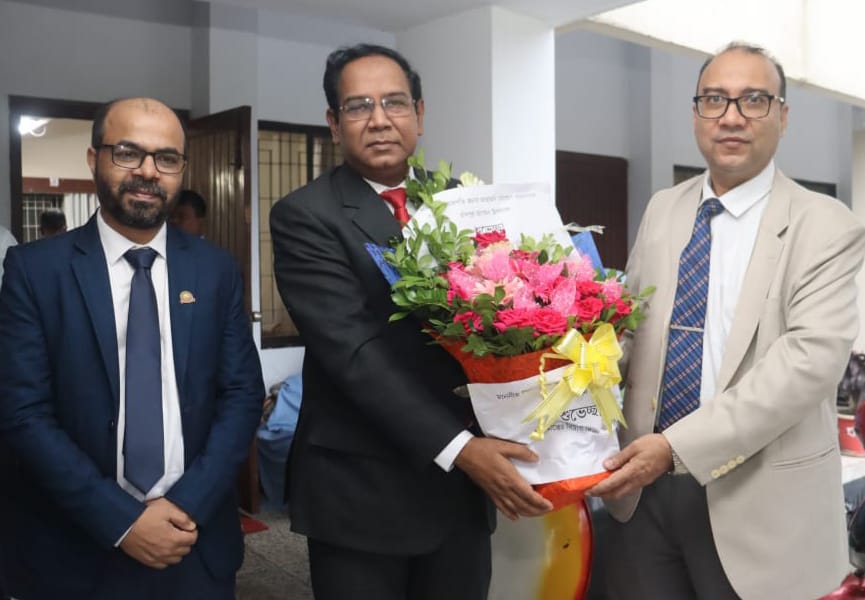 বিচারপতি আহমেদ সোহেল ' কে চাঁদপুর বিচার বিভাগের ফুলের শুভেচ্ছা