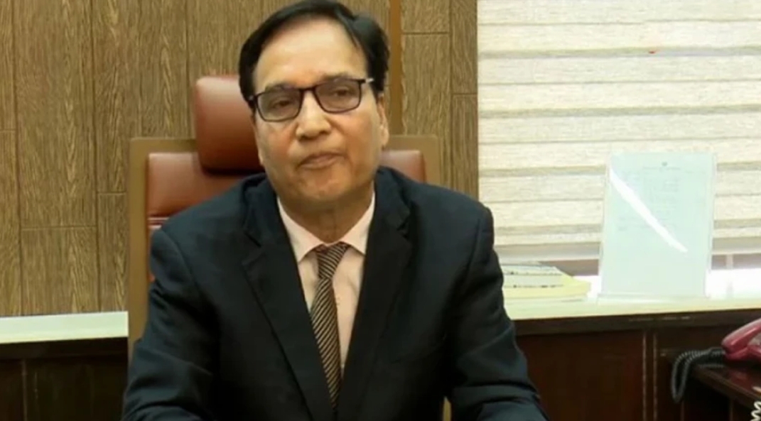 জনপ্রশাসন সচিবসহ বাকিদের আইনের আওতায় আনার দাবি