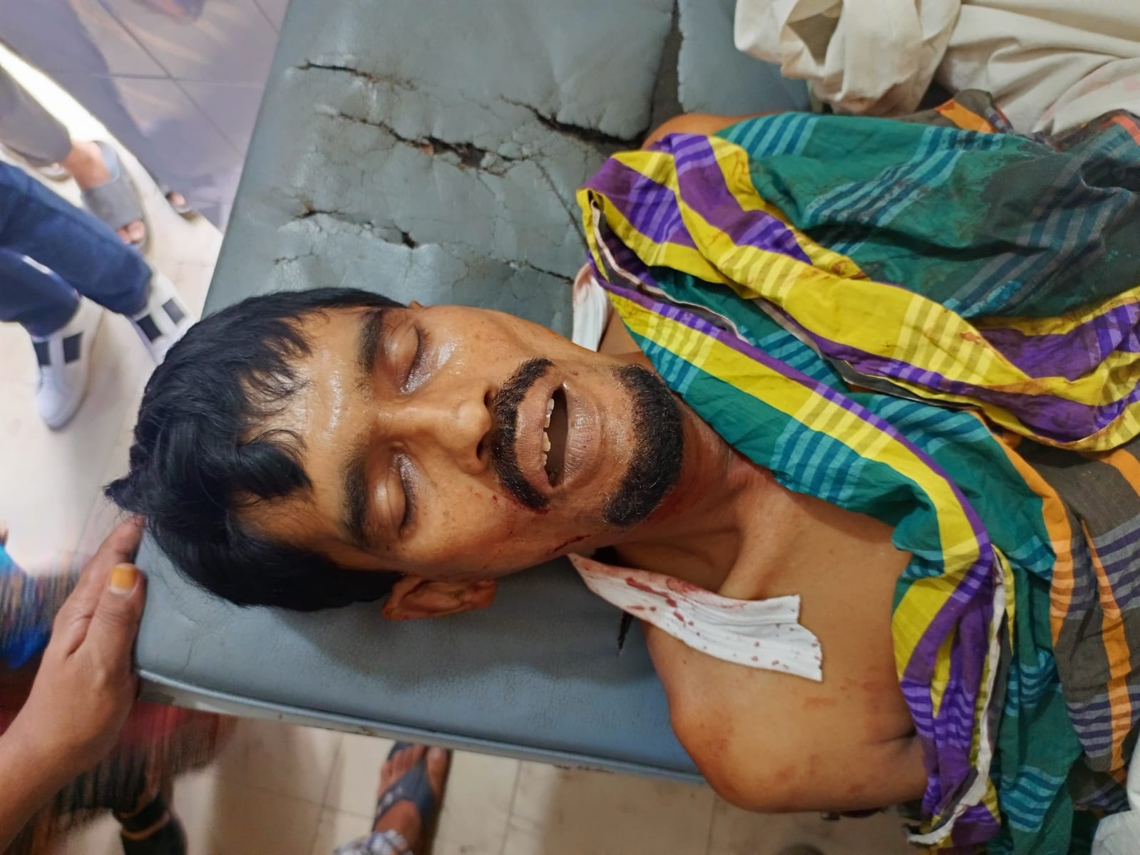 মতলবে জমি লিখে না দেয়ায় পুত্রের ছুরিকাঘাতে পিতার মৃত্যু