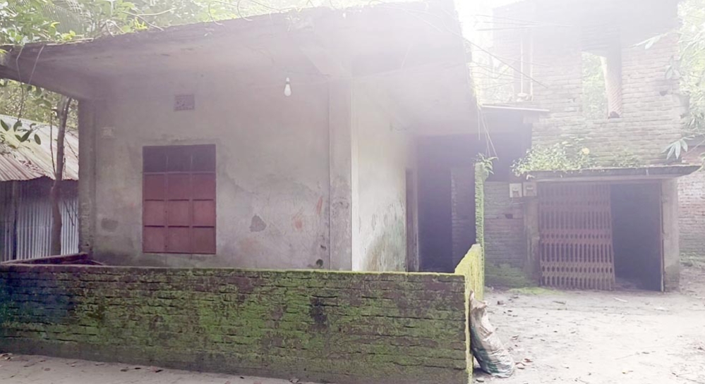 ফরিদগঞ্জে প্রবাসীর বাড়িতে দুর্ধর্ষ চুরি, নগদ টাকা স্বর্ণালঙ্কার লুট