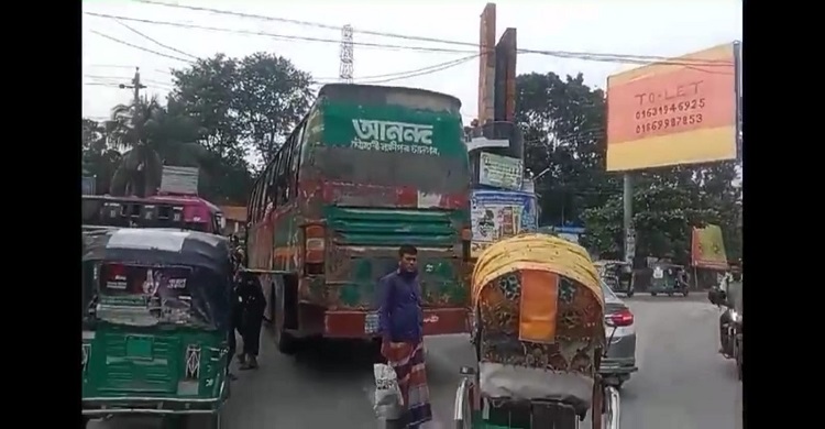 আনন্দ পরিবহন বাসের খামখেয়ালিপনা...