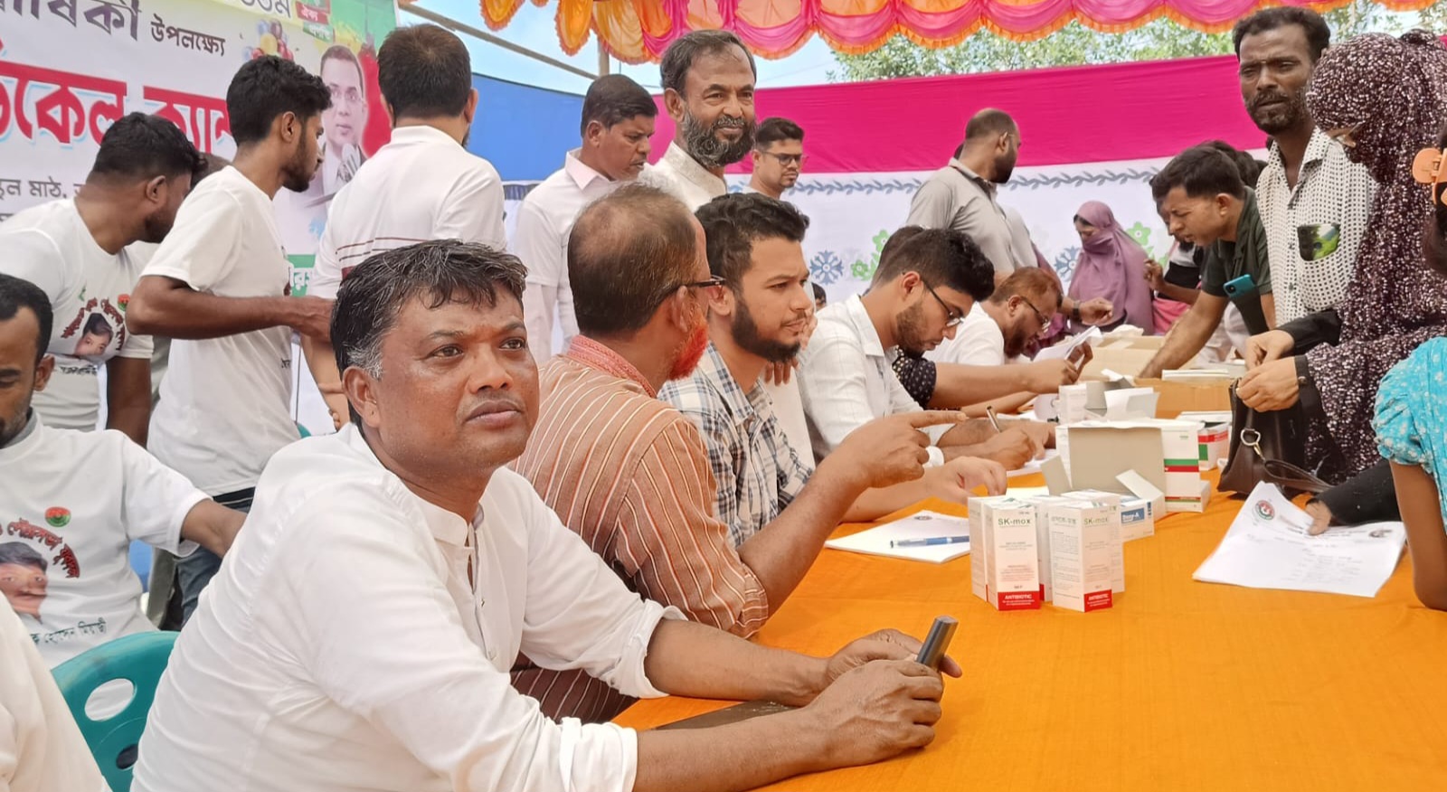 প্রতিষ্ঠাবার্ষিকীতে শাহরাস্তিতে যুবদলের ফ্রি মেডিকেল ক্যাম্প