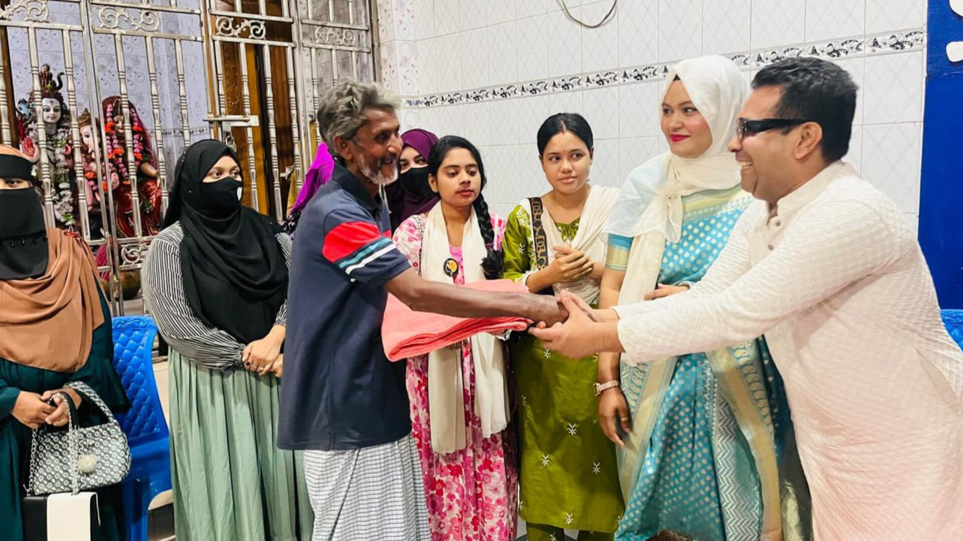 হরিজনদের মাঝে 'বিজয়ী'র কম্বল ও শিক্ষা সামগ্রী বিতরণ