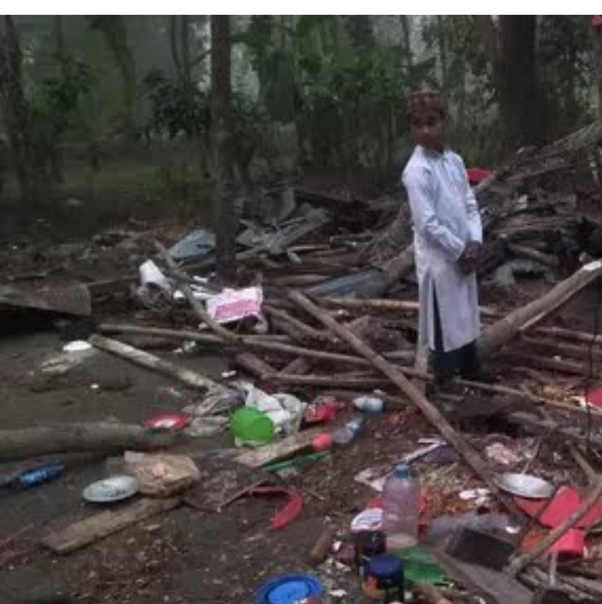 নোয়াখালীতে শিক্ষকের বাড়িতে হামলা অগ্নিসংযোগ