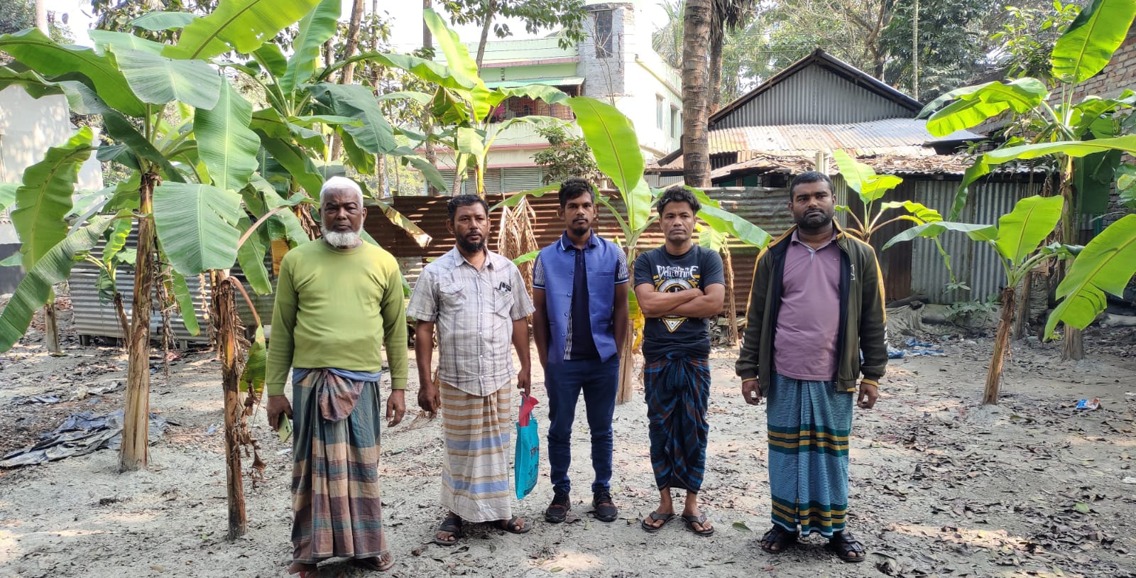 রঘুনাথপুরে কৌশলে অসহায়দের জায়গা দখলের পাঁয়তারা করার অভিযোগ আওয়ামী লীগ নেতার বিরুদ্ধে