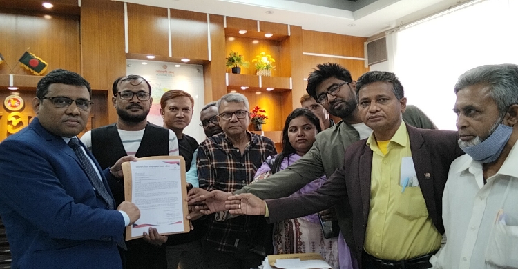 নোয়াখালীতে বিমানবন্দরের দাবিতে প্রধান উপদেষ্টাকে স্মারকলিপি