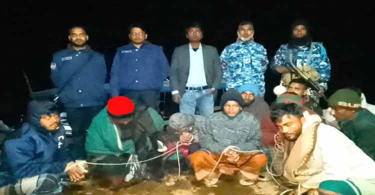 ২০০০ কেজি জাটকা বোঝাই ট্রলারসহ ৯ জন আটক