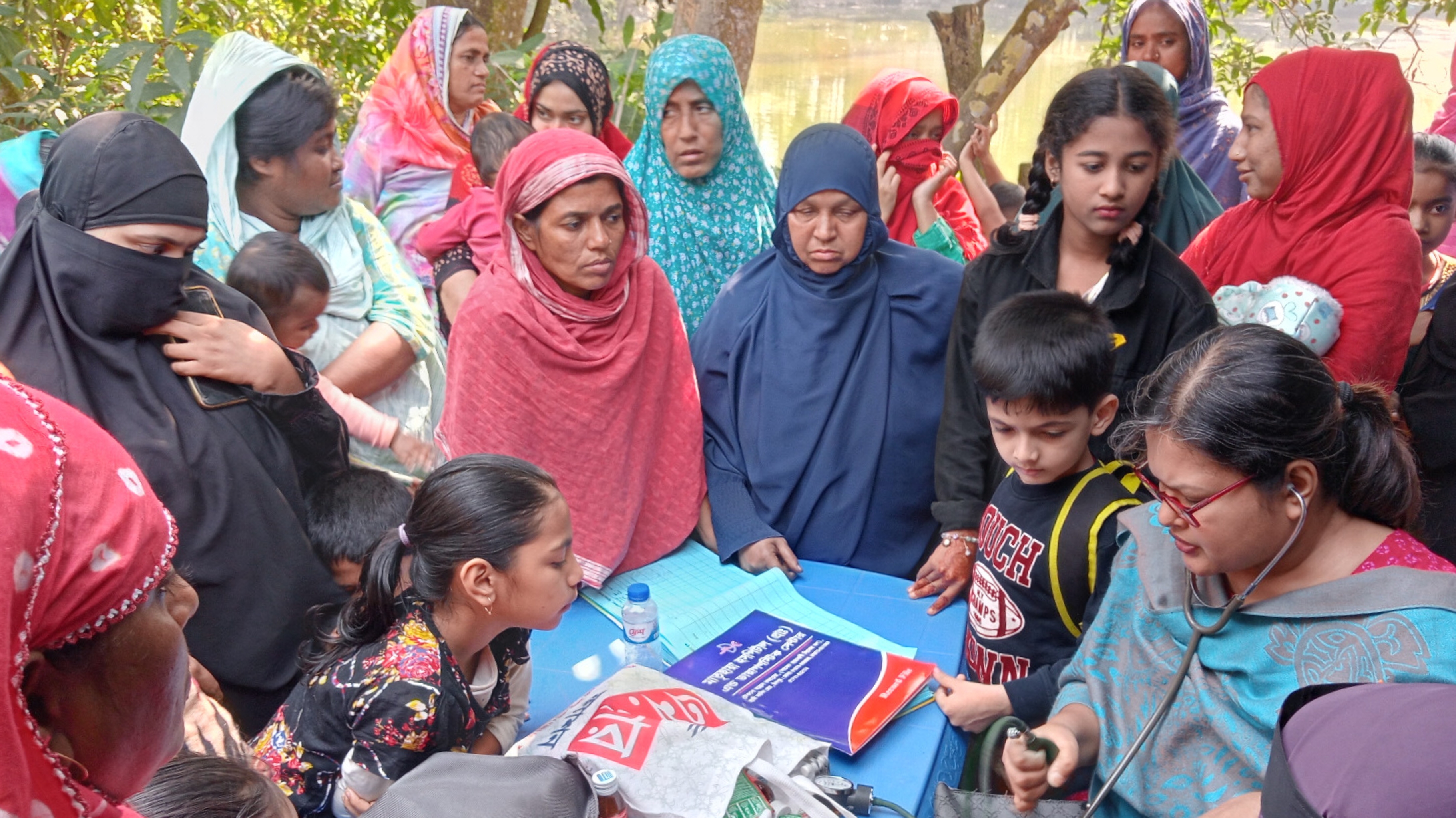 শাহমাহমুদপুরে মা ও শিশু স্বাস্থ্য বিষয়ক উঠান বৈঠক ও ফ্রি চিকিৎসা সেবা