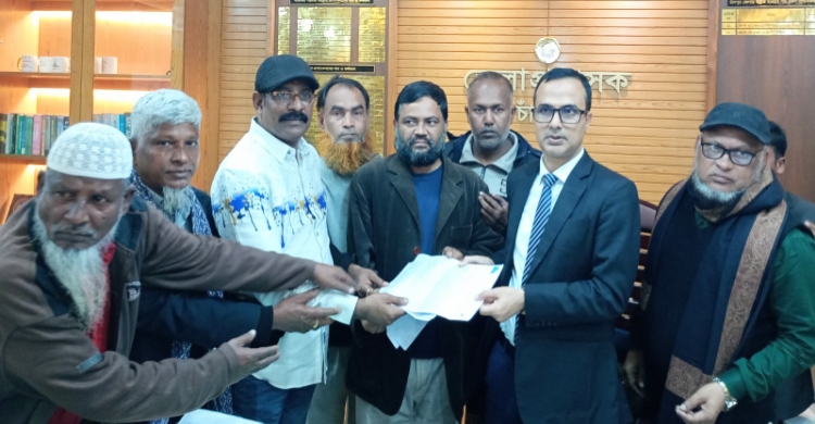 চাঁদপুর শহরে সিএনজি অটোরিকশার ৫টি স্ট্যান্ড রাখার দাবিতে স্মারকলিপি প্রদান