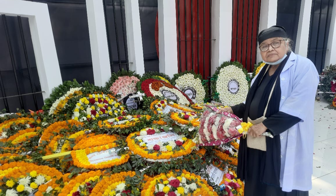 ভাষা শহিদদের শ্রদ্ধা জানালেন স্বাধীনতা পুরস্কারপ্রাপ্ত বীর মুক্তিযোদ্ধা ডা. সৈয়দা বদরুন্নাহার