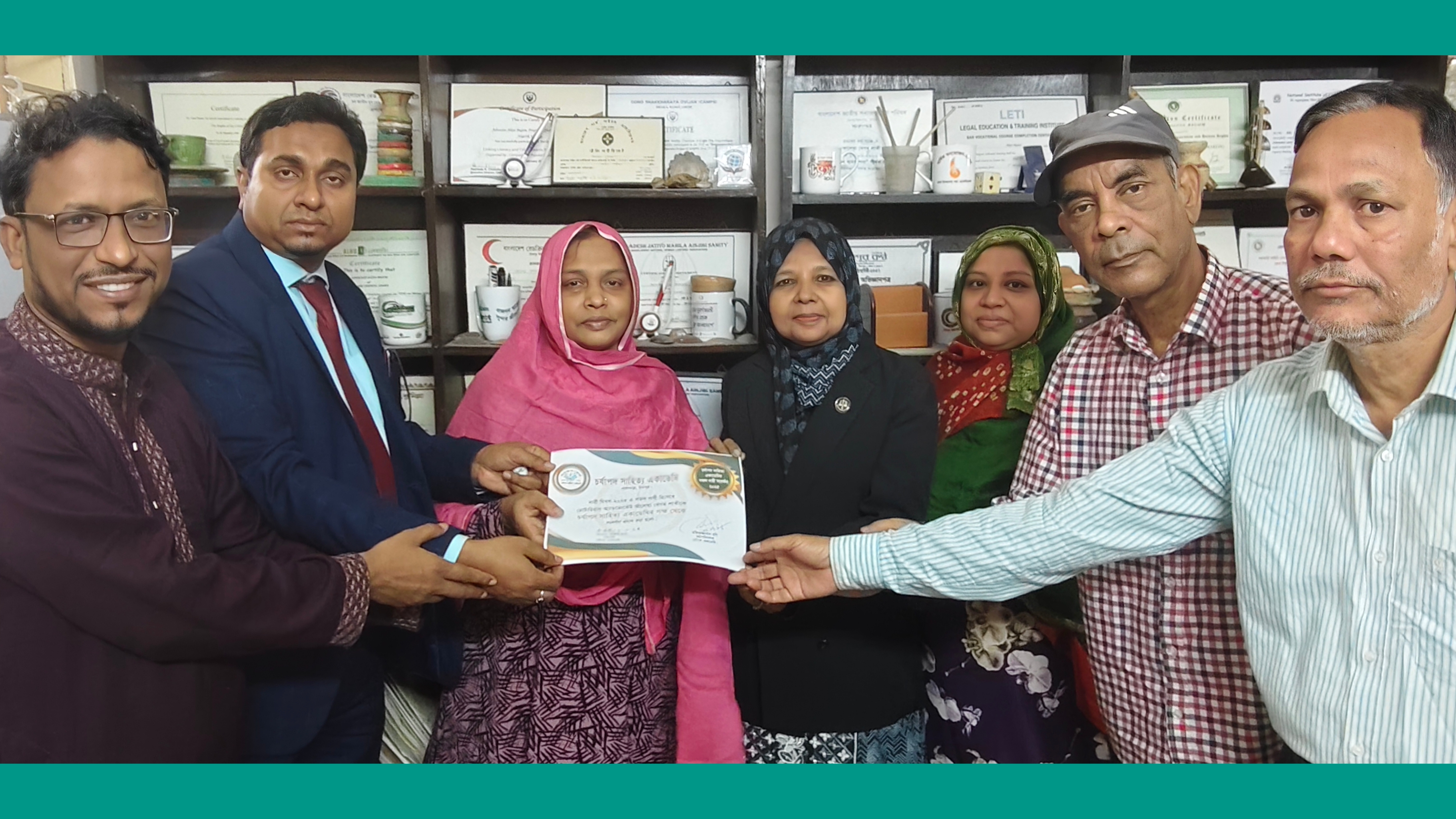 নারী দিবসে রোটারিয়ান আলেয়া বেগম লাকীকে চর্যাপদ একাডেমির সংবর্ধনা