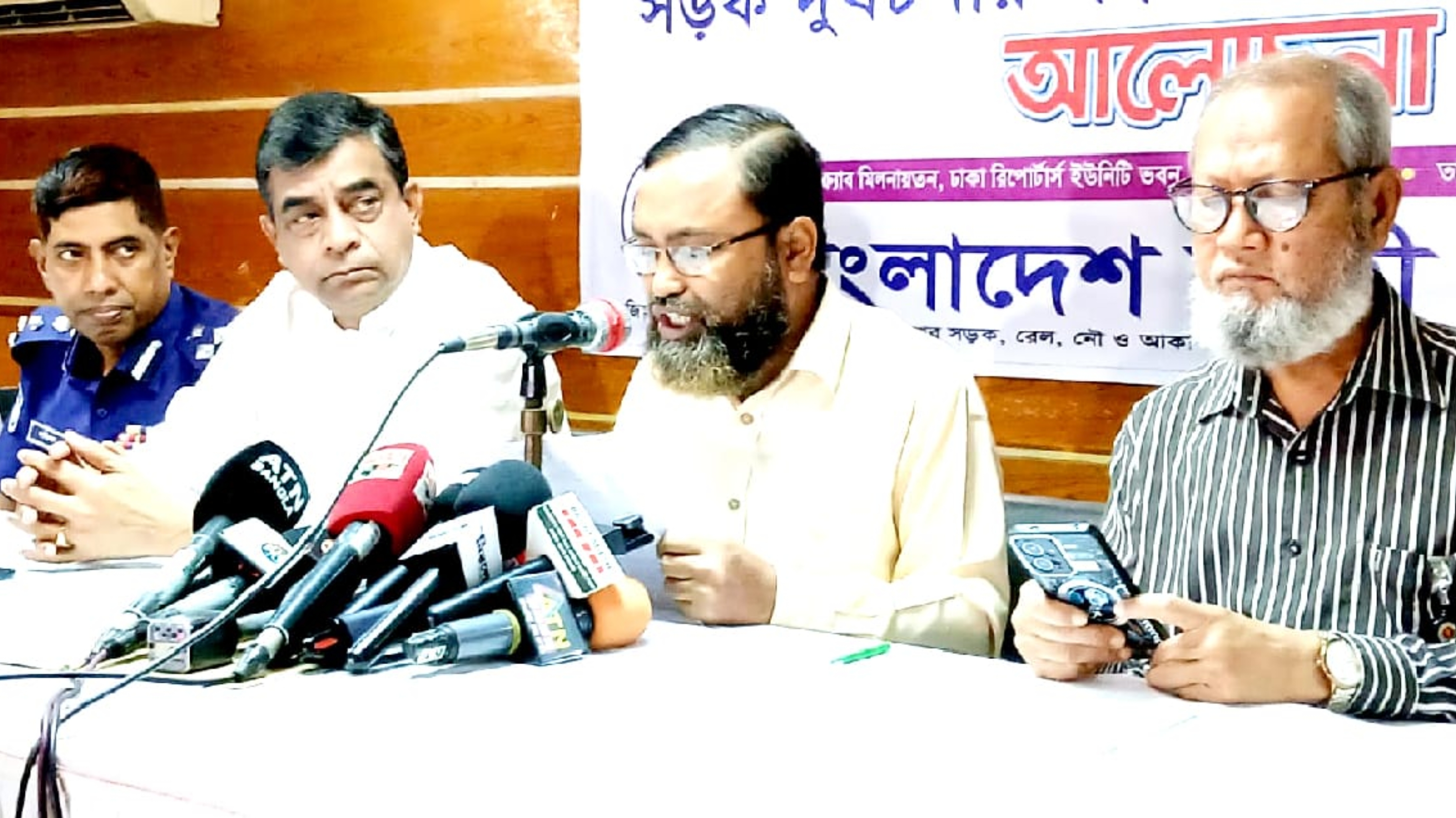 ঈদযাত্রায় সড়কে ডাকাতি, ছিনতাই, দুর্ঘটনা ও যানজট রোধে জরুরী পদক্ষেপ নিন : যাত্রীকল্যাণ সমিতি